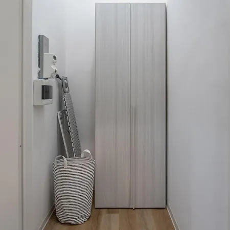Apartment Casa Golgi - - By Host4u